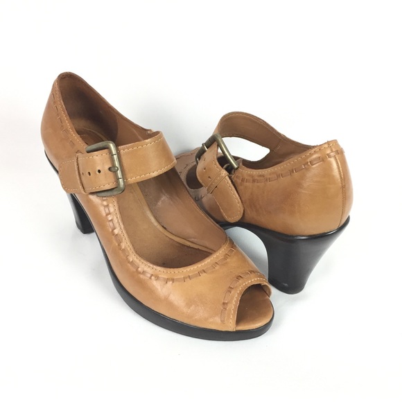clarks peep toe shoes